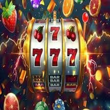 Dealer Teen Patti live di studio pancing77 dengan antarmuka modern